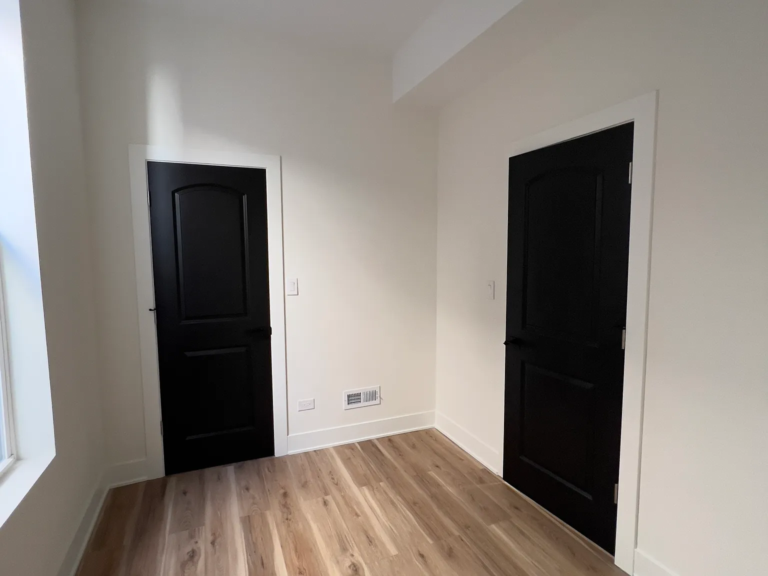 3 bed, $2,000 — Photo 3