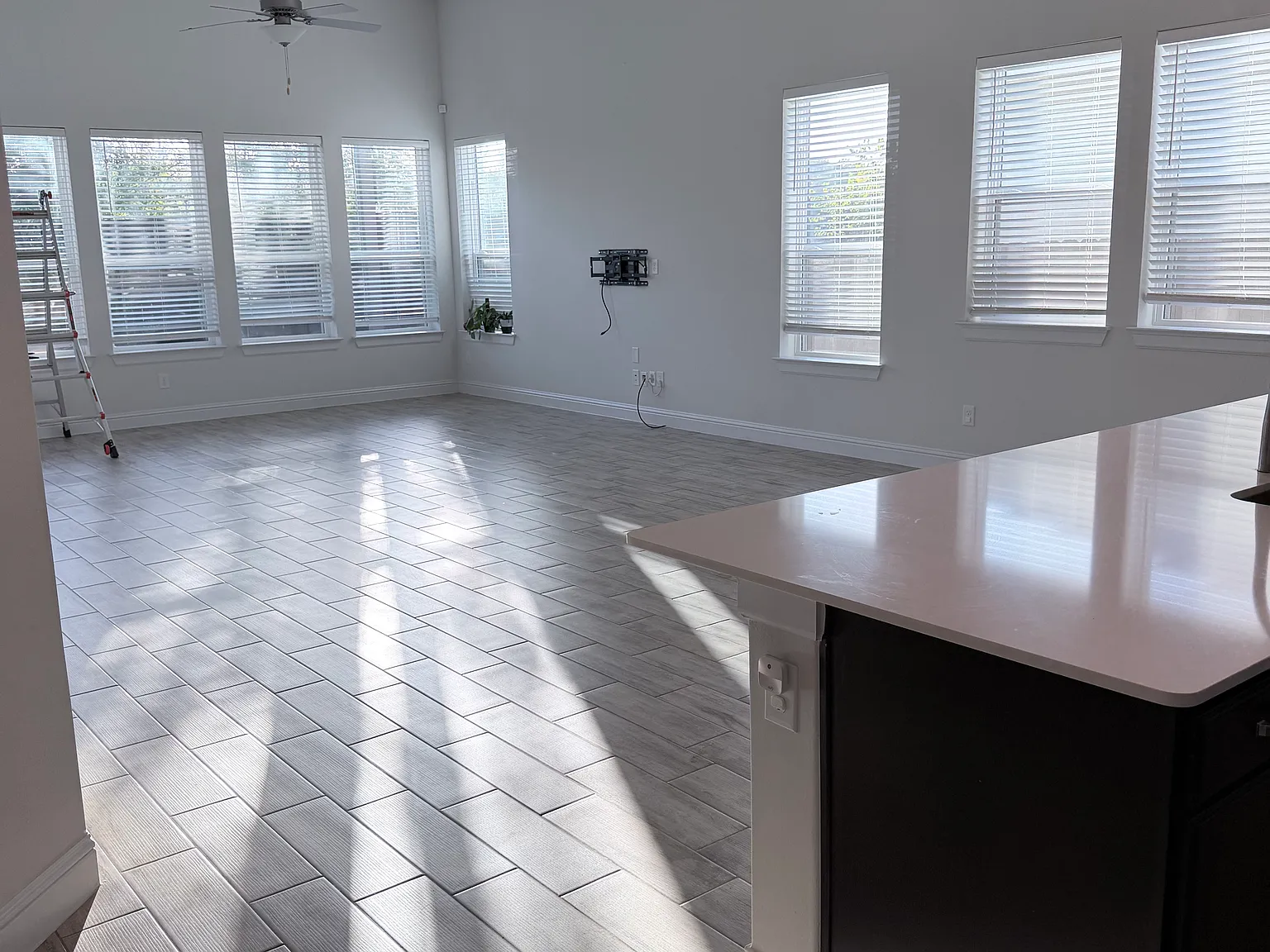 4 bed, 2105 sqft, $2,750 — Photo 4