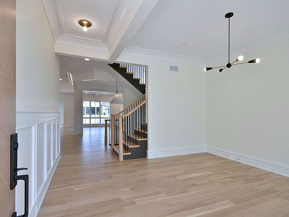 5th image of 3837 Woodland Ave