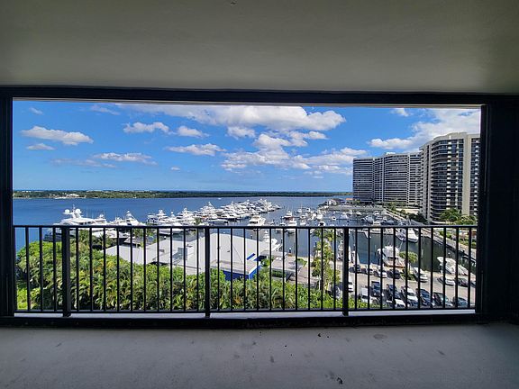2nd image of 120 Lakeshore Dr APT 935