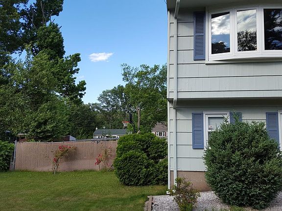 2nd image of 927 Maple Ave
