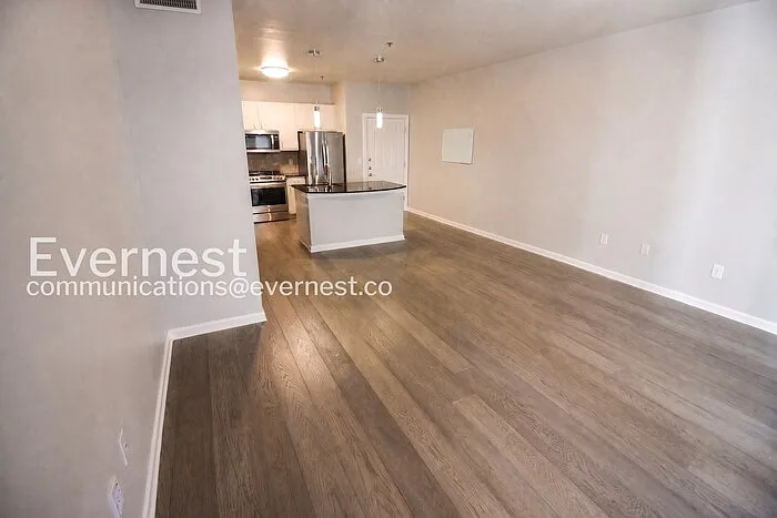 1 bed, 1.0 bath, 867 sqft, $1,995 — Photo 3