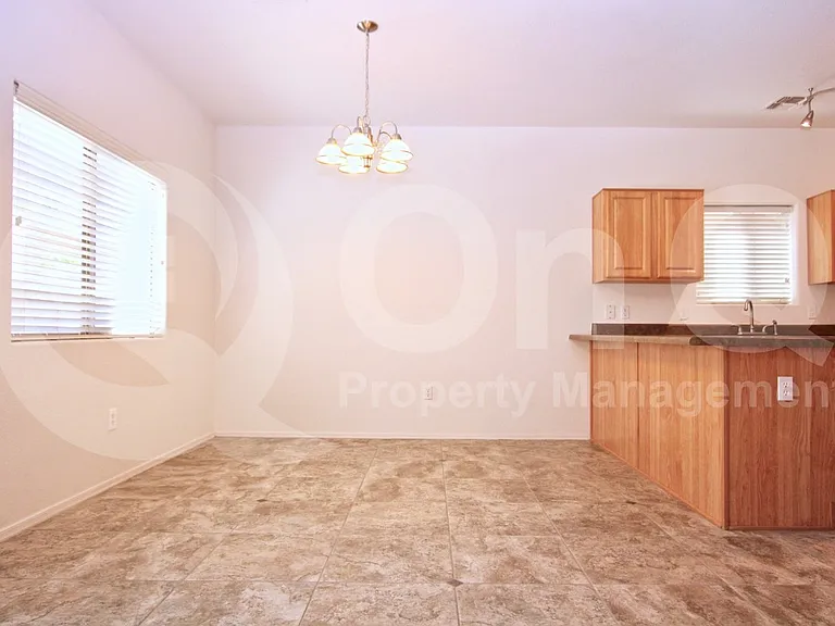 8363 S Hunnic Dr — Photo 3