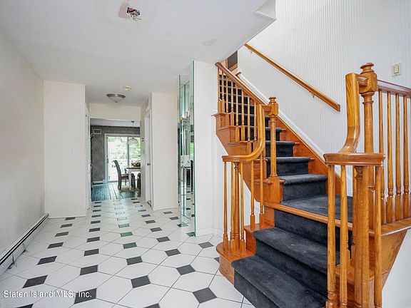 3rd image of 157 Collyer Ave