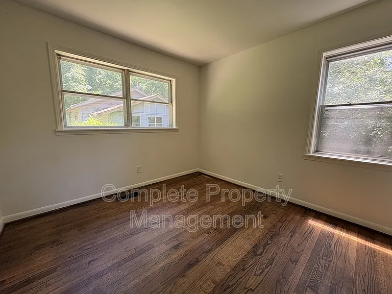 1221 Carol Cir — Photo 6