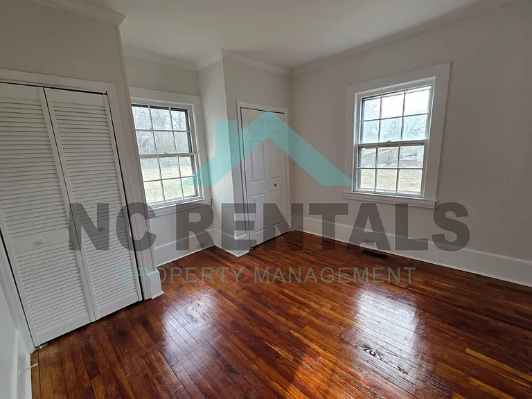 1318 Front St — Photo 15