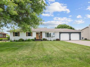 484 Oakwood Cir, Coal Valley, IL 61240