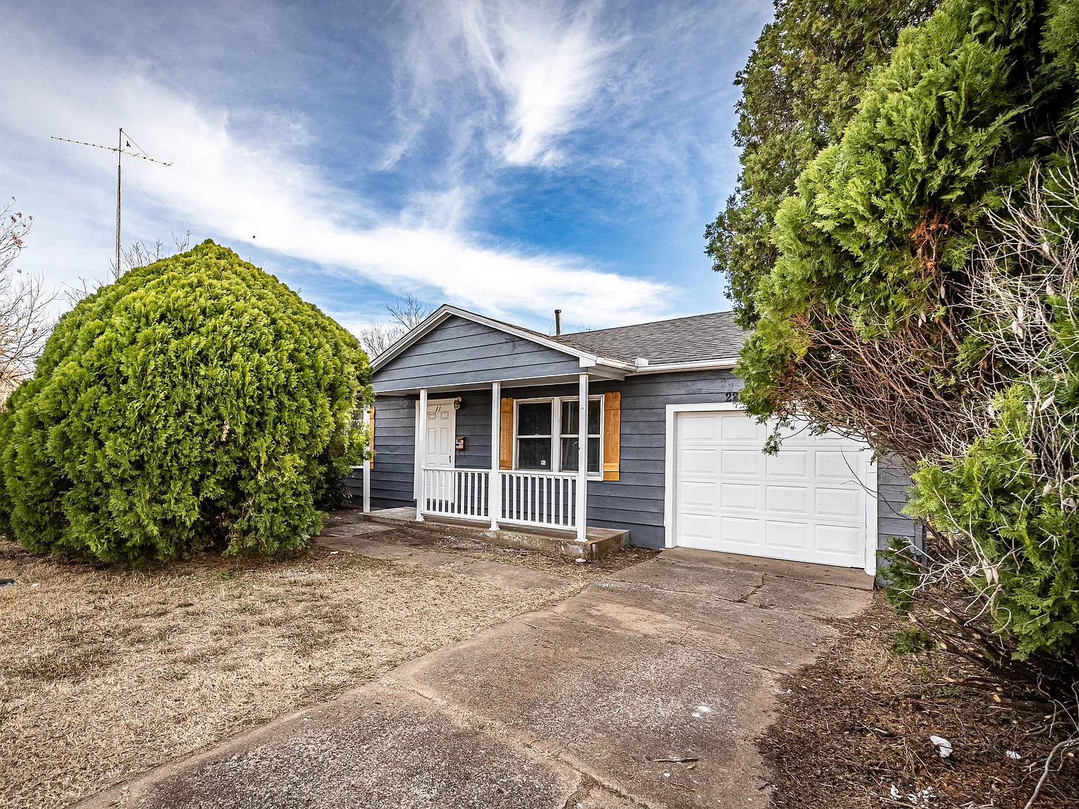 3 bed, 1000 sqft, $995 — Photo 1