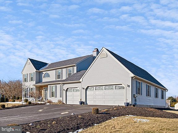 2nd image of 410 Reading Ln