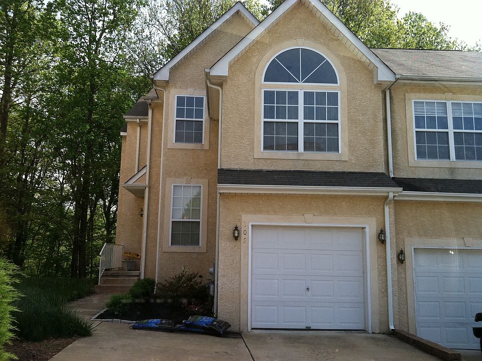 1st image of 205 Thomas Ln S