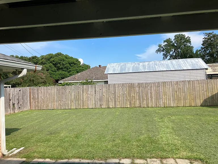 901 Dulles Dr — Photo 8