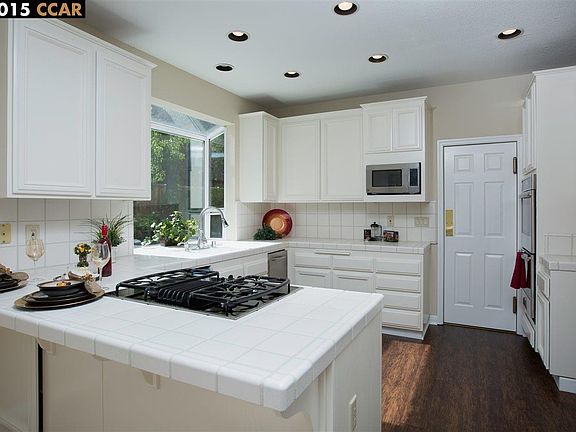 5th image of 131 Blackstone Dr