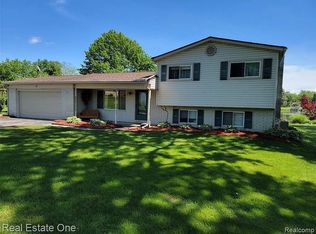 3101 Alco Dr, Waterford, MI 48329