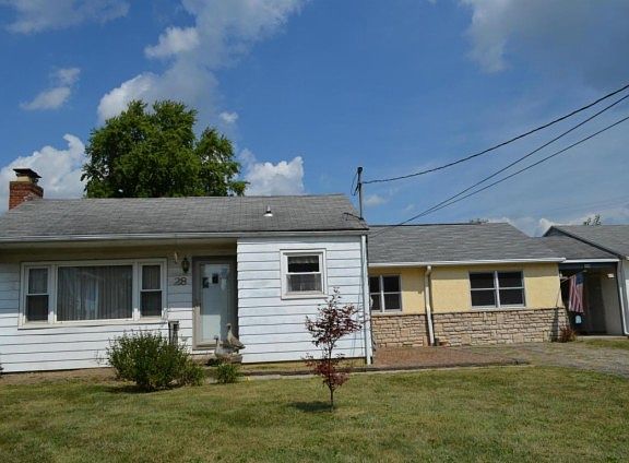 4th image of 28 Parkview Ave