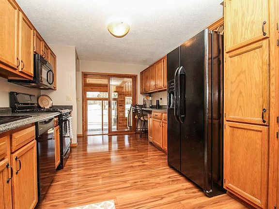 3rd image of 17557 Durant St NE