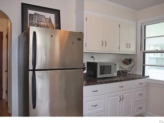 2nd image of 62 Garden St E