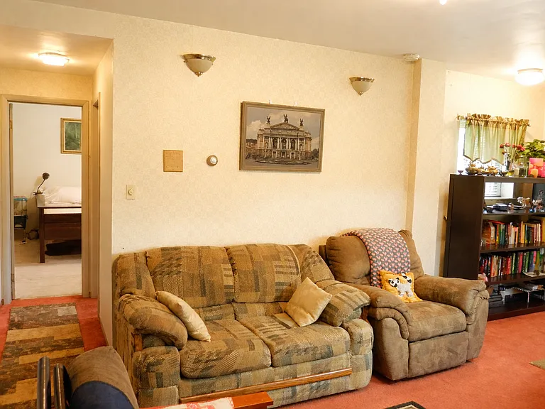 749 S Millvale Ave — Photo 2