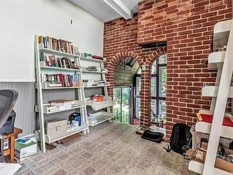 128 Richmond Ave — Photo 7