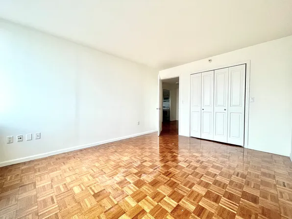 350 West 43rd Street image 4 of 6