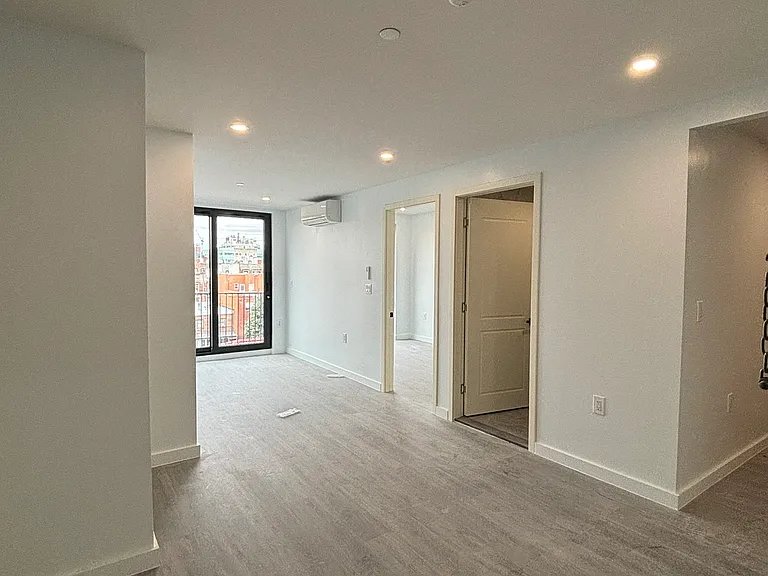30-43 31st St #3D — Photo 3