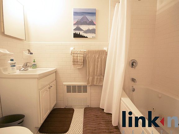 2nd image of 10 W 123rd St #1
