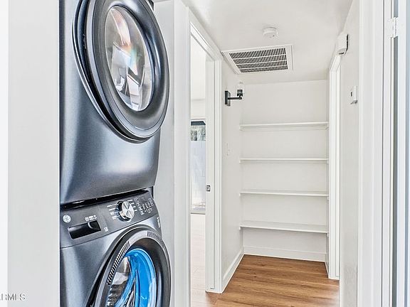 4th image of 3020 E Yale St #3