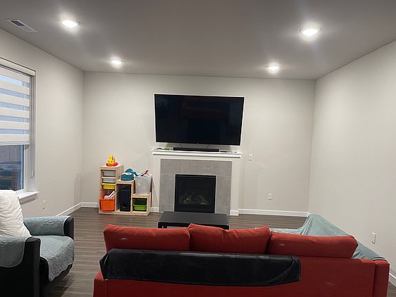 4th image of 5120 85th Dr NE