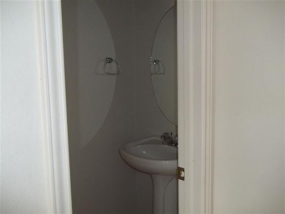4th image of 3508 Malibu Ln APT A