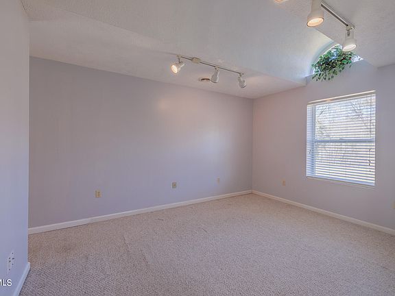 5th image of 540 Mayfield Ave
