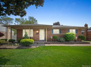 8926 Independence Dr, Sterling Heights, MI 48313