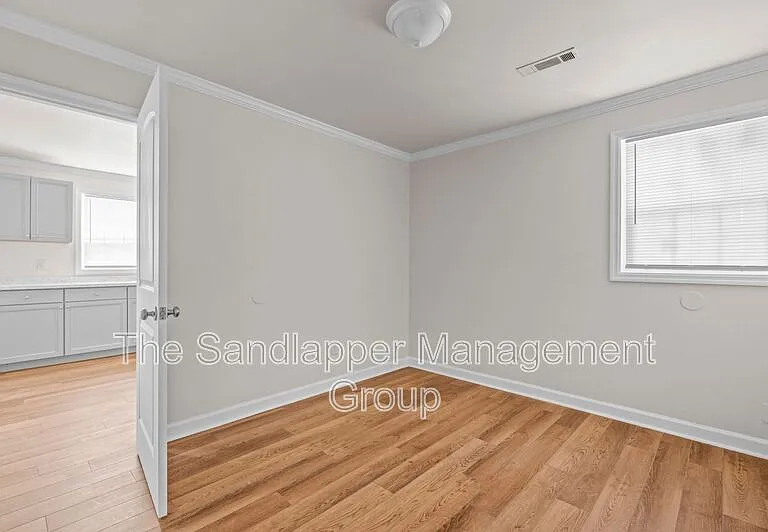 2214 Van Buren Ave #B — Photo 7