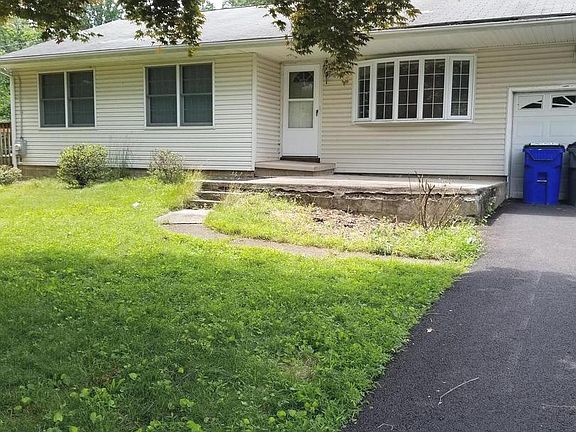 2nd image of 2411 Magnolia Dr