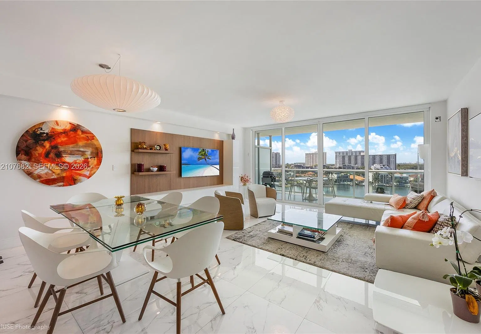 400 Sunny Isles Condo Wes — Photo 1