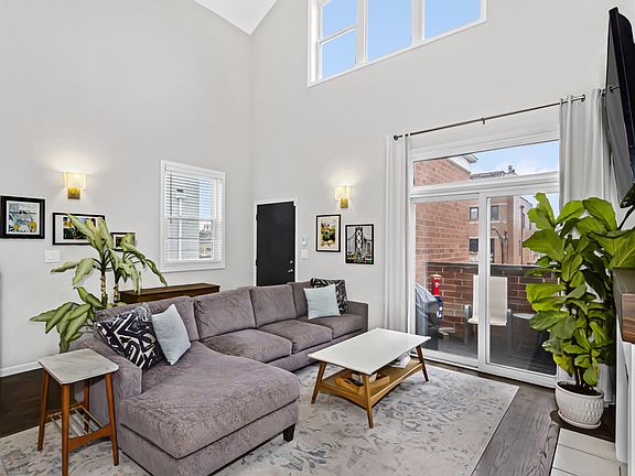 3rd image of 1942 W Armitage Ave #3