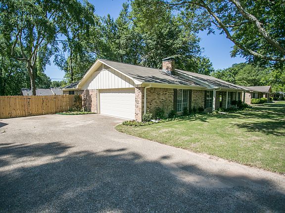 3rd image of 813 Pam Dr