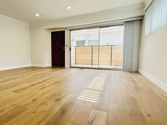 3rd image of 838 Lincoln Blvd APT 6