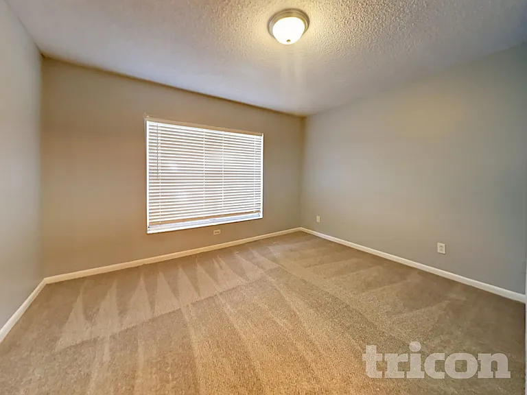 1947 Crown Park Dr — Photo 11
