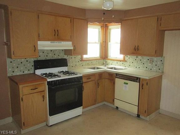 5th image of 1384 Francis Ct
