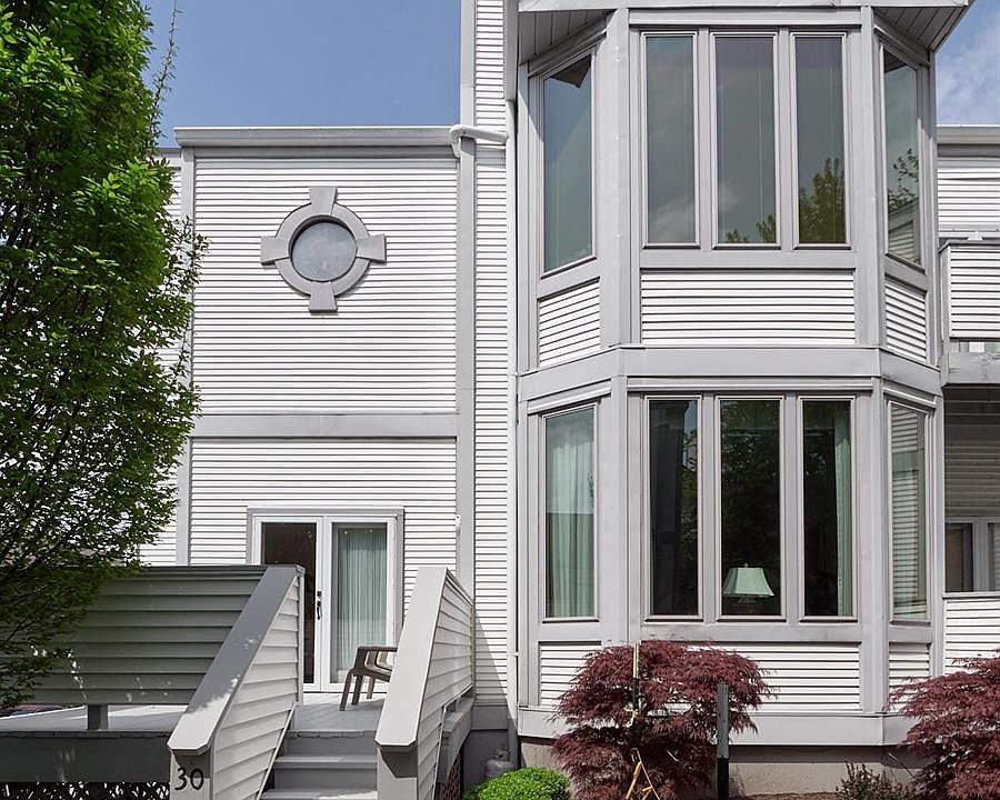1st image of 30 Columbus Square Dr