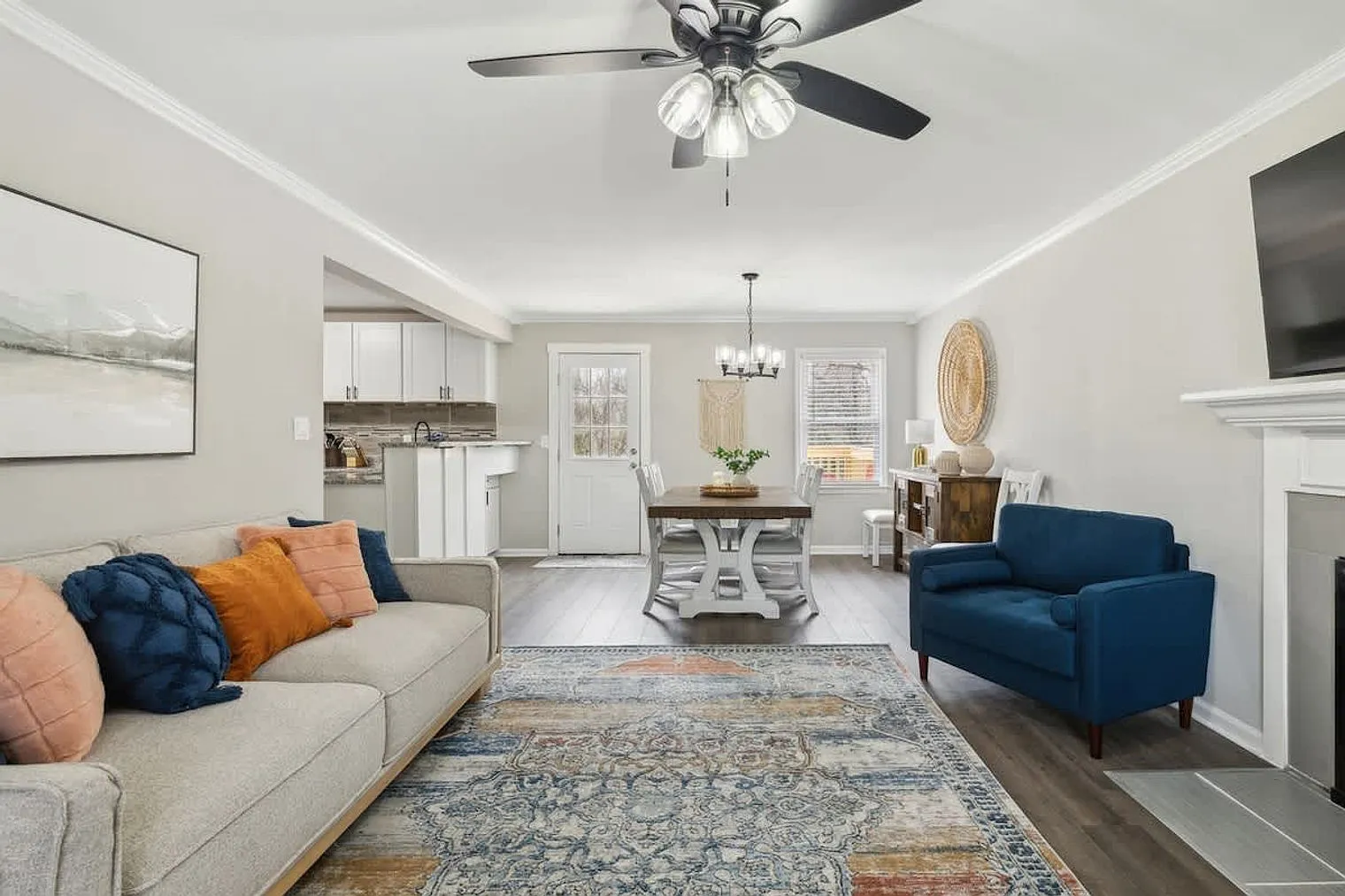 3 bed, 2.0 bath, 2497 sqft, $9,514 — Photo 2