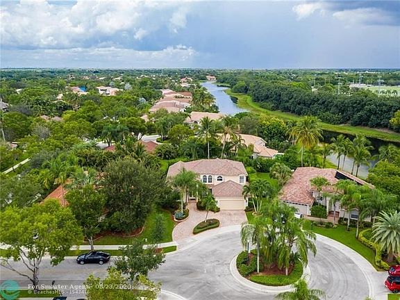 2nd image of 1006 Spoonbill Cir
