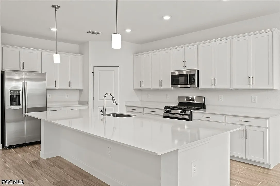3 bed, 3.0 bath, 2444 sqft, $3,550 — Photo 2