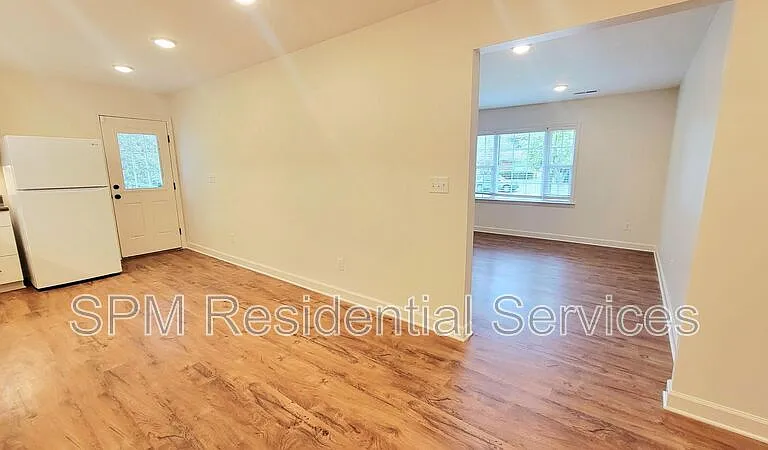 408 Pine Hills Dr — Photo 8