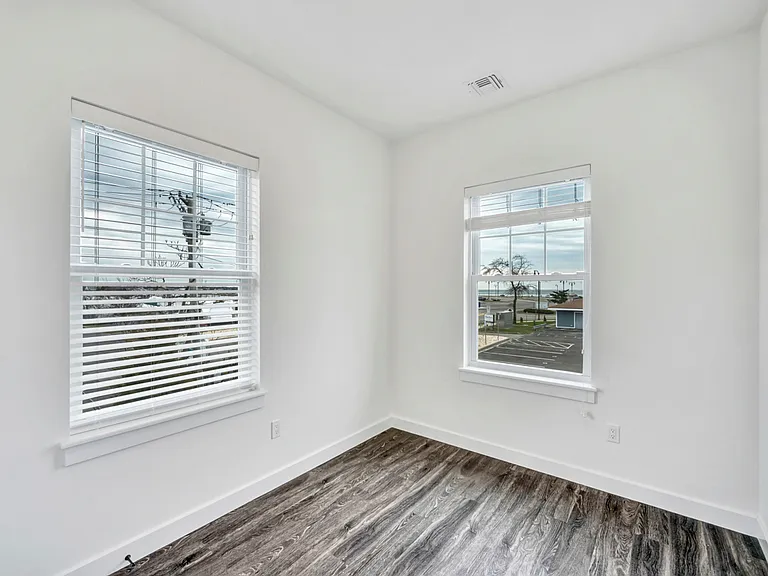 140 S Clinton Ave #C1 — Photo 7