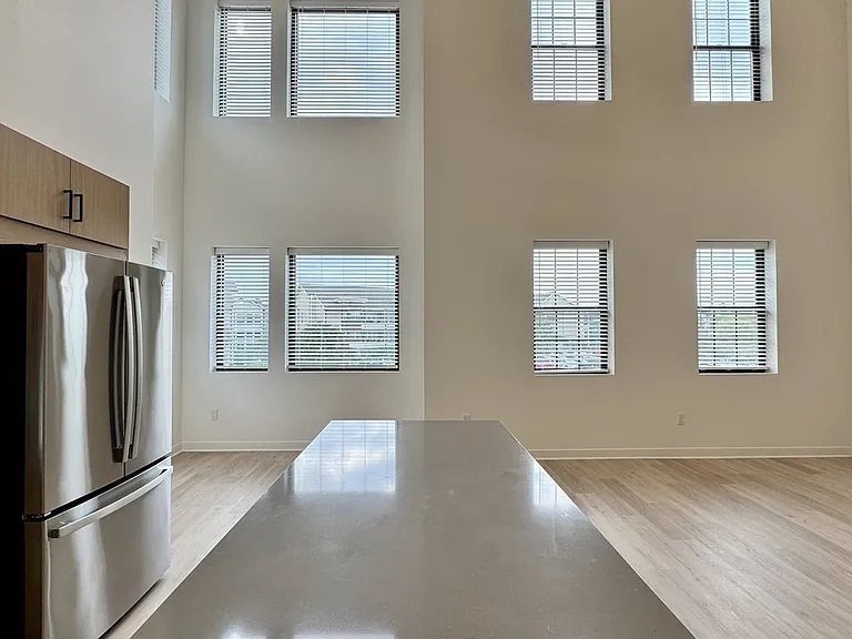 2913 N Oak Trafficway #2935 — Photo 8