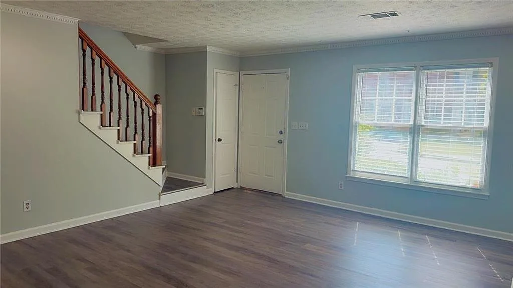 2 bed, 2.5 bath, 1360 sqft, $1,795 — Photo 2