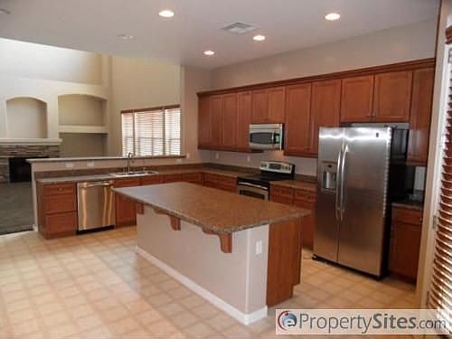 4th image of 43976 W Palo Abeto Dr