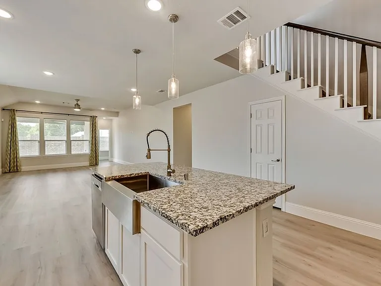 1819 Michael Dr — Photo 6