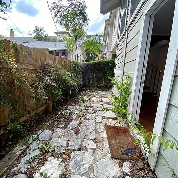 305 W 29th St — Photo 36