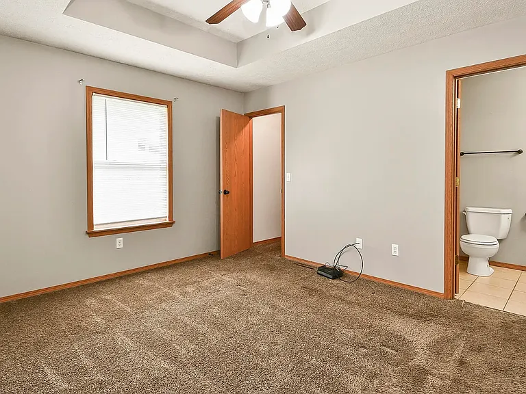 734 Logan St — Photo 9